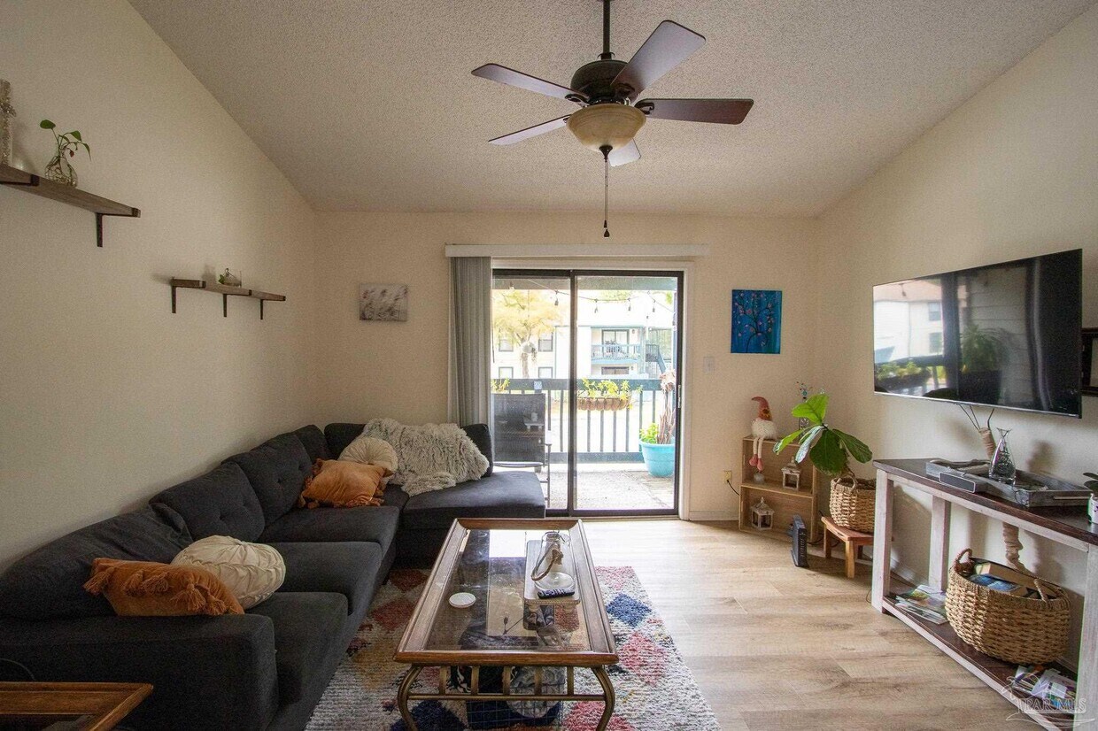 2299 Scenic Hwy Unit Apt G6, Pensacola, FL 32503 Condo for Rent in