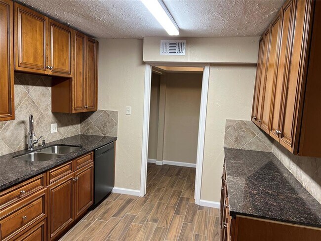 Building Photo - 16926 Grampin Dr