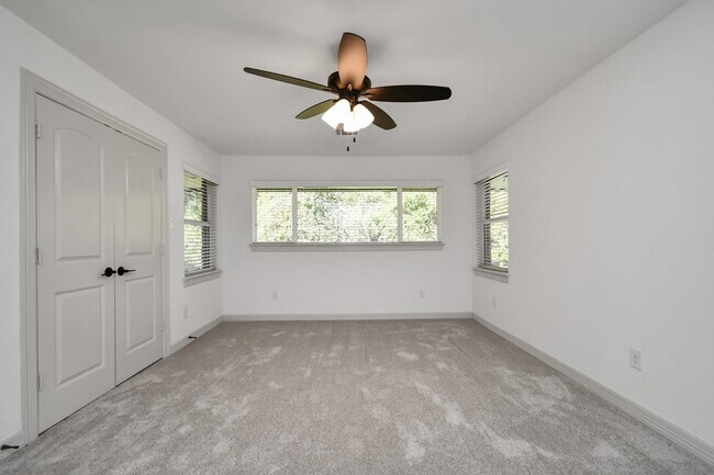 Building Photo - 1805 East Ave