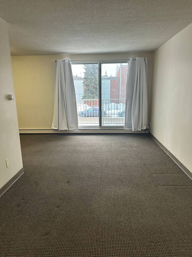 Building Photo - 13516-102 102 St NW