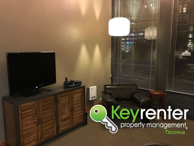 Building Photo - Breathtaking Condo in the Heart of Downtow...