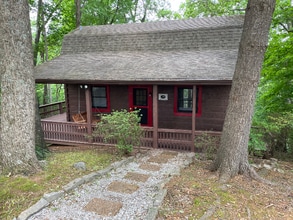 Building Photo - 516 Twin Rivers Dr