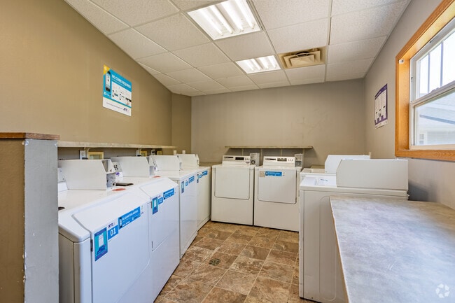 Laundry Room - Lyn Crossing