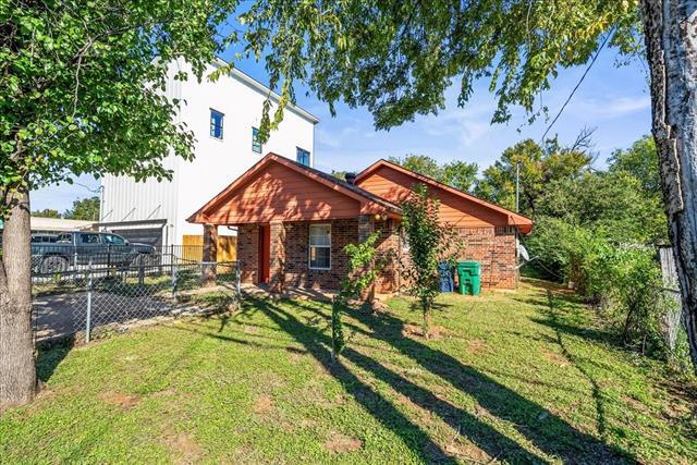 Building Photo - 212 N Wood St