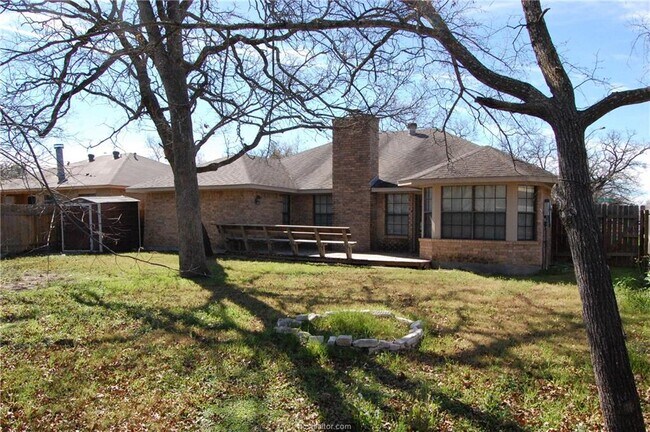 Building Photo - 1407 Bayou Woods Dr