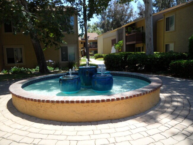 Foto del edificio - Great Location 2 Bedrooms in Mission Valle...