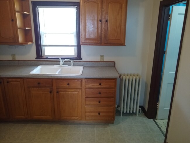 Kitchen - 100 W 6th St