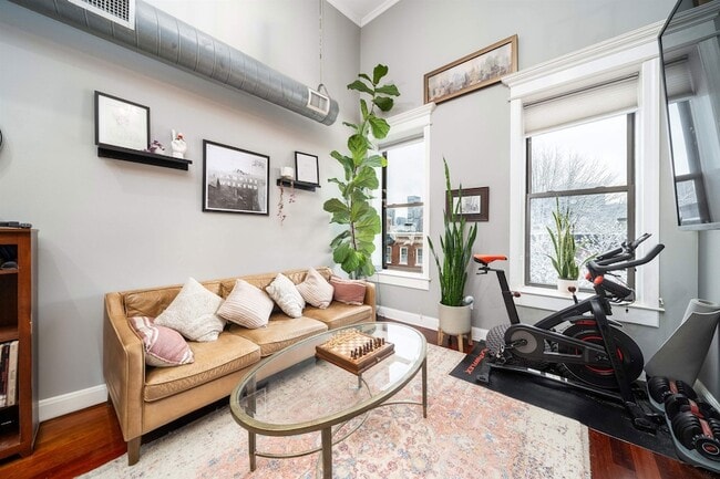 Building Photo - 515 Manila Ave