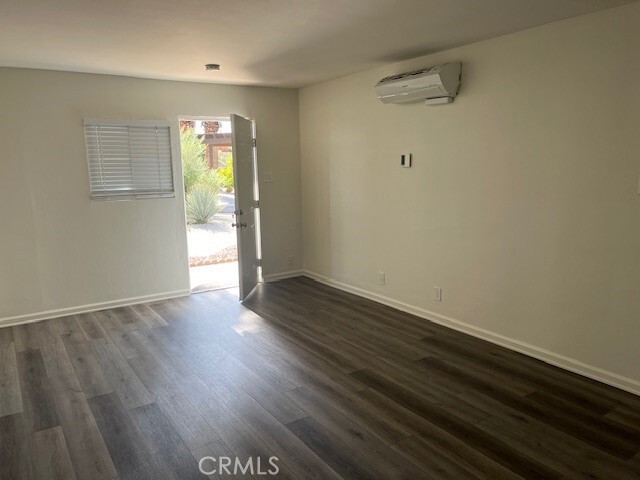 Building Photo - 36947 Melrose Dr