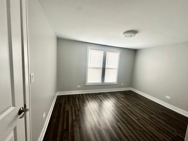Bedroom 2 - 4909 W Wellington Ave
