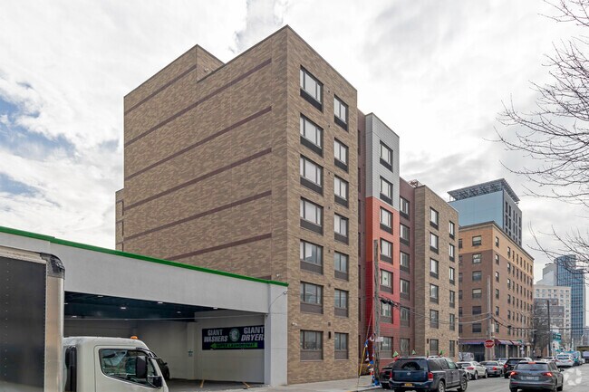 Foto del edificio - New Roads Plaza