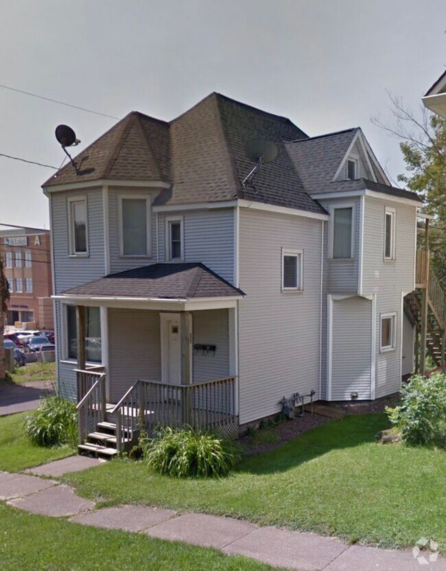 Building Photo - 223 N 11th Ave E