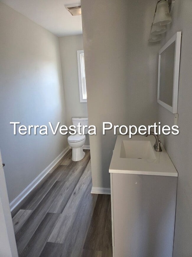 Building Photo - 711 N 3rd St