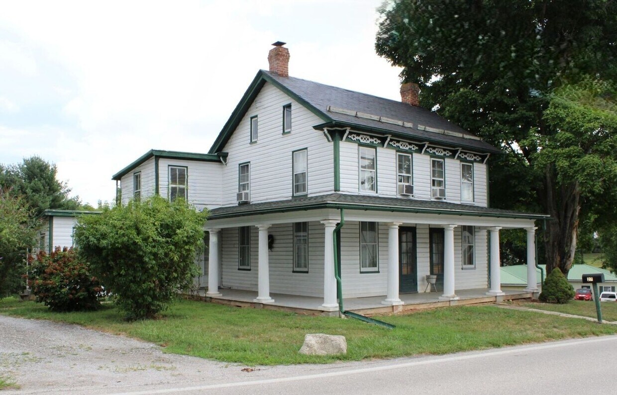 Primary Photo - Single Family Farm House