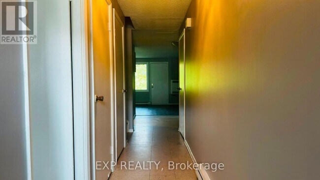 Photo du bâtiment - 1200 Courtland Ave E