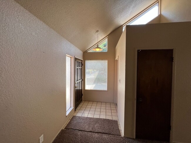 Building Photo - Floyd Ave - Duplex