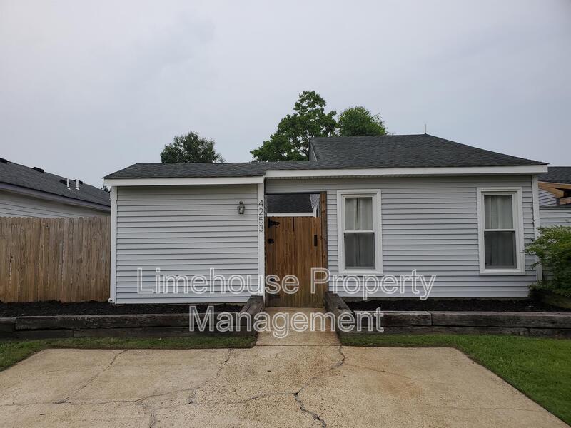 Primary Photo - 4253 Longwood Rd