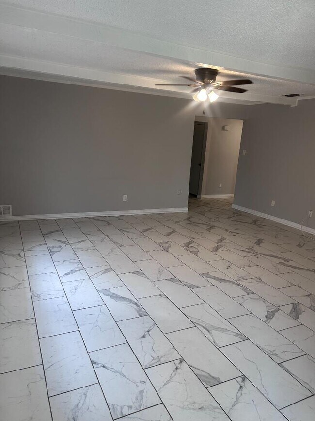 Building Photo - 1446-1448 Pinnacle Peak Dr