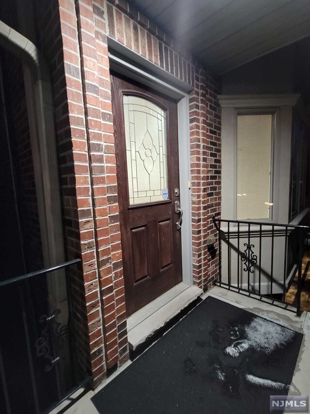 Building Photo - 322 E Palisades Blvd