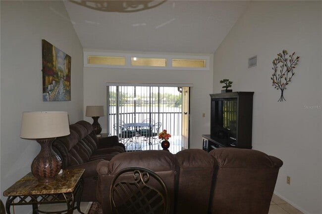 Building Photo - 336 Woodlake Wynde