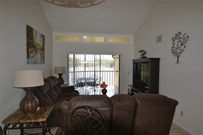 Foto del edificio - 336 Woodlake Wynde