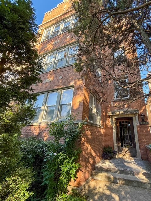 Foto del edificio - 6327 N Oakley Ave
