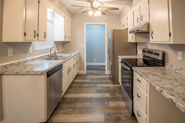 Building Photo - Sharp 3 bed 2 ba with storage shed
