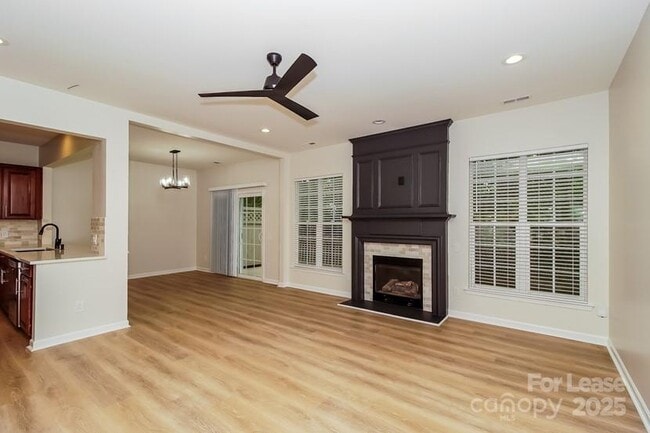 Building Photo - 10310 Blakeney Preserve Dr