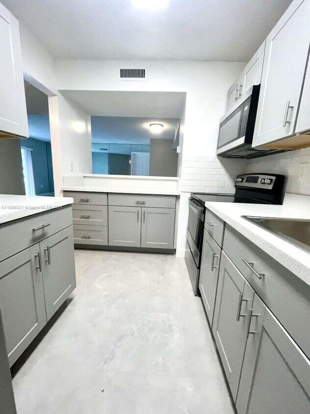 Foto principal - 20730 NE 4th Pl