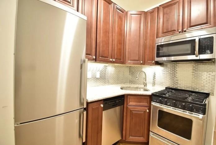 Foto principal - 2 bedroom in New York NY 10019