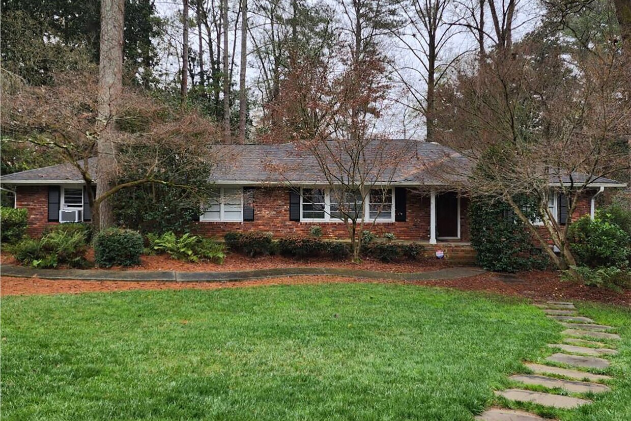 Primary Photo - 376 Cochran Dr NW