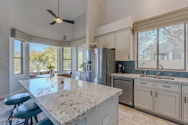 Foto del edificio - 2418 E Glass Ln