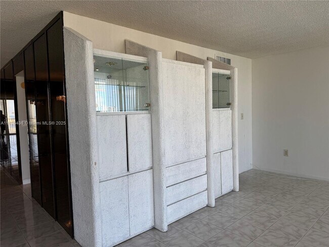 Foto del edificio - 2851 NE 183rd St