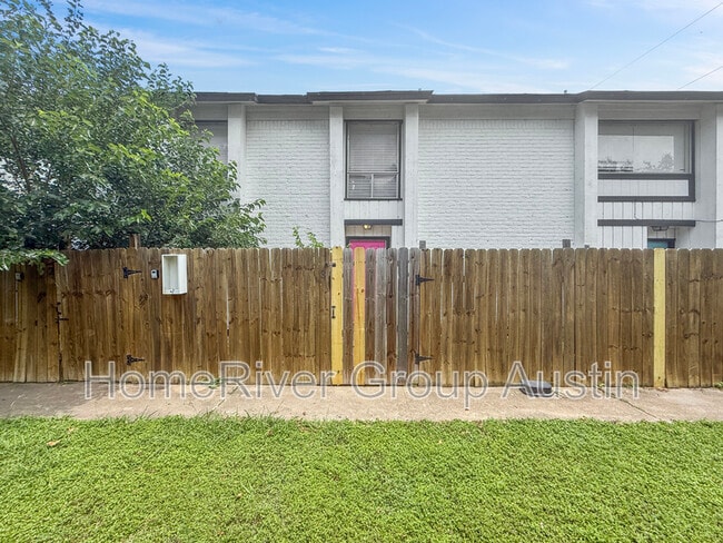 Building Photo - 1911 Hearthstone Dr