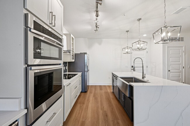 Building Photo - The Vivien