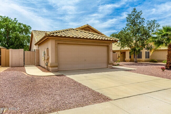 Building Photo - 7415 W Crest Ln