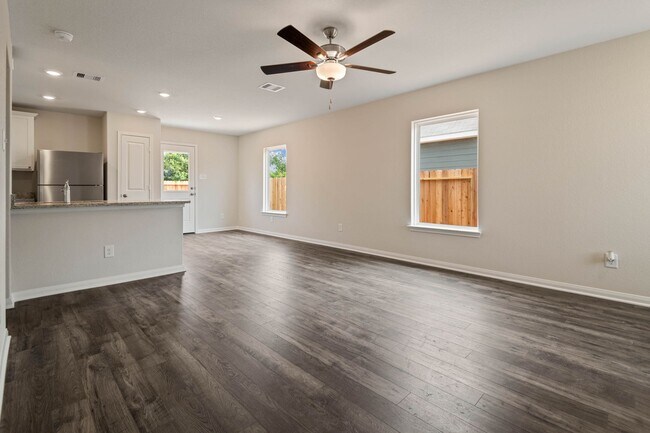 Building Photo - 372 Fastboy Ln