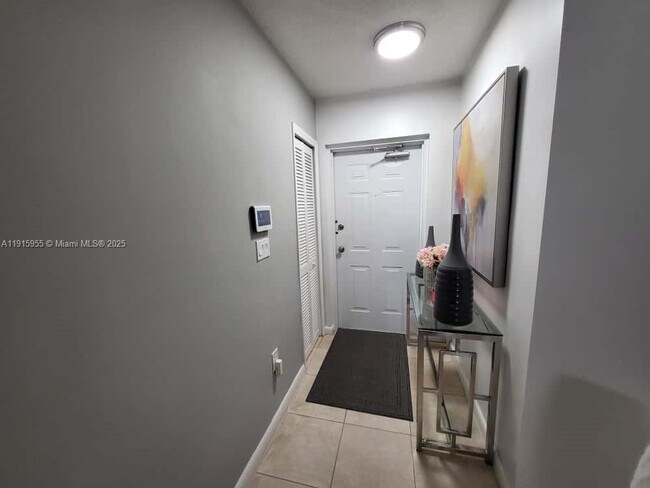 Foto del edificio - 3415 NE 9th Dr