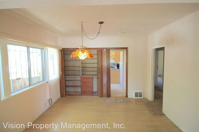 Building Photo - 450 Montclair Ave