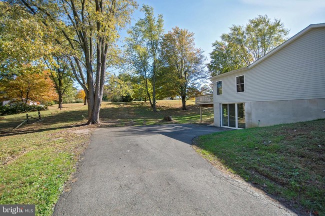 Building Photo - 2307 Oakmont Rd