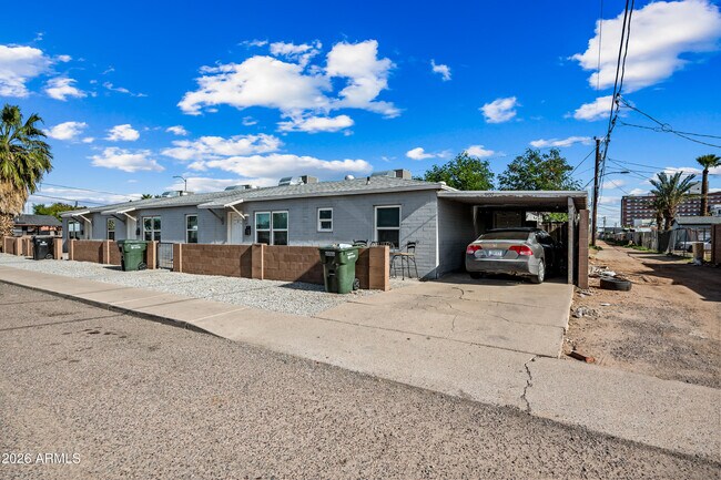 Building Photo - 907 N 22nd Pl