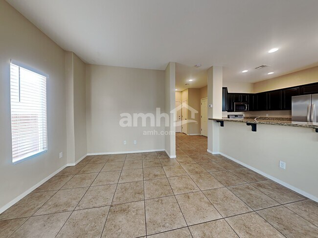 Foto del edificio - 1014 Maple Pines Avenue