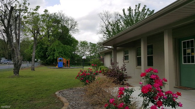 Building Photo - 2 br, 1 bath Apartment - GardenWalk on Second