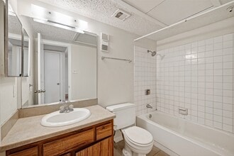 Building Photo - 2800 Jeanetta St