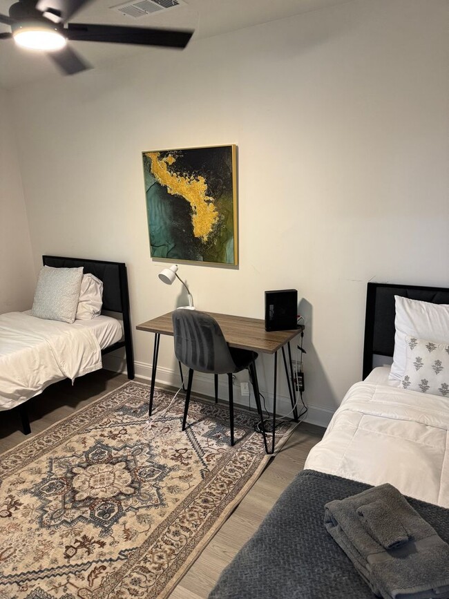 Foto del edificio - 3475 Meadowlane Pl SW