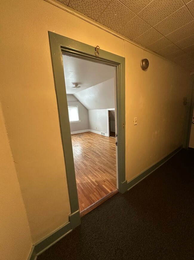 Building Photo - L986