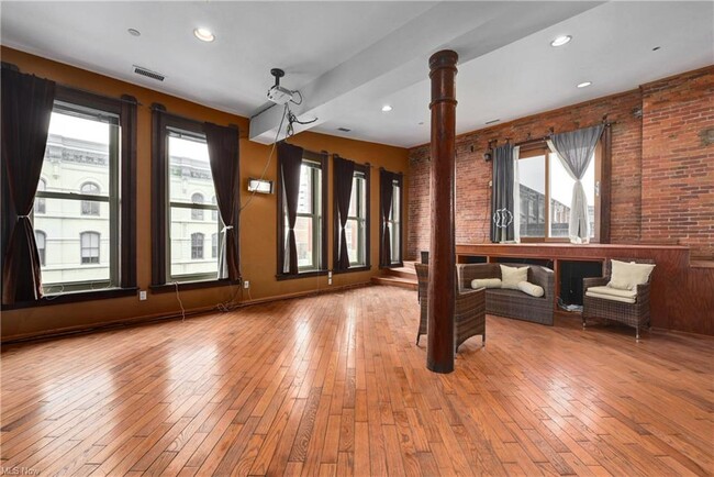 Building Photo - 408 W St Clair Ave