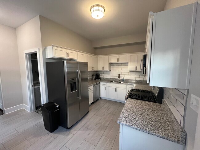 Foto del edificio - 247 Taylor Ave