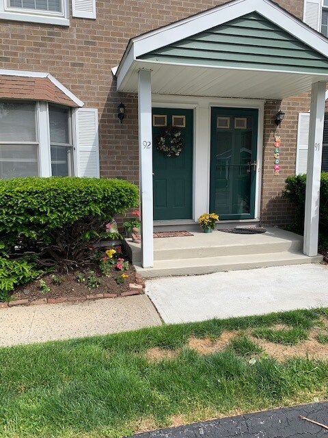 Foto del edificio - 240 Sunnyridge Ave