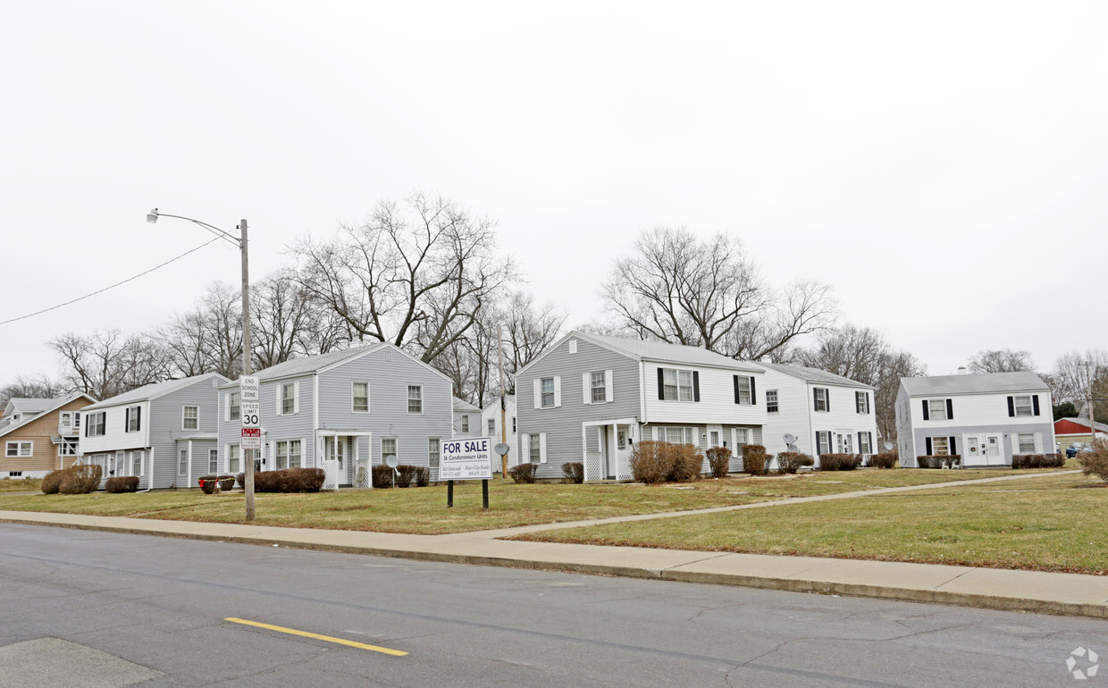 Primary Photo - Glen Oak Manor